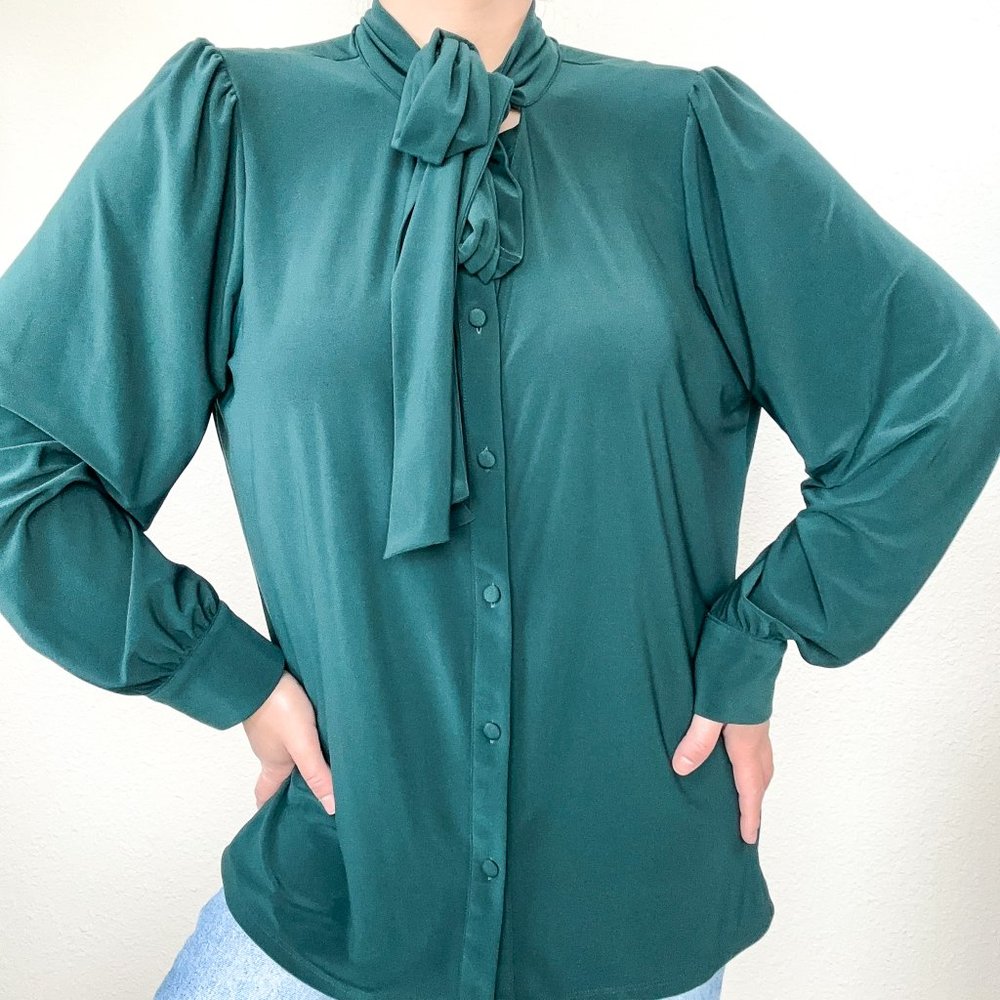 Calvin Klein Tie Knot Long Sleeve Buttoned Blouse in Emerald Green size Large